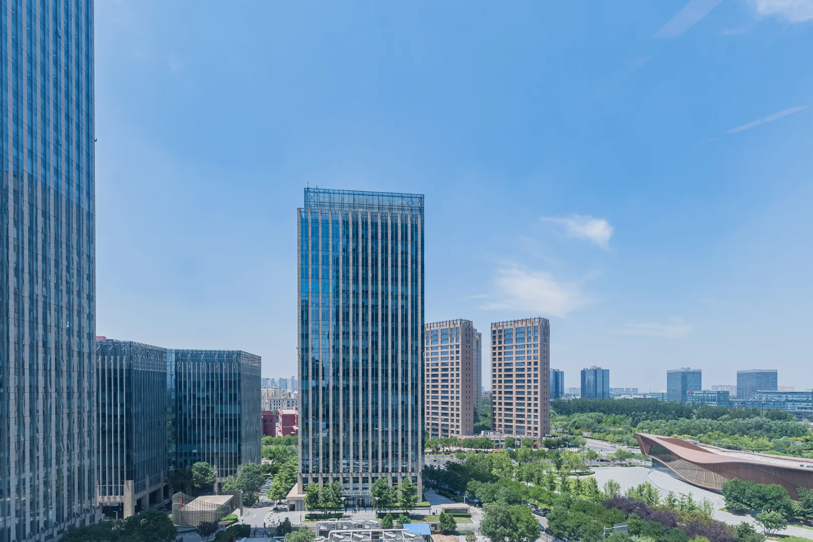 绿地中心超大办公空间出租啦！ 🏢✨