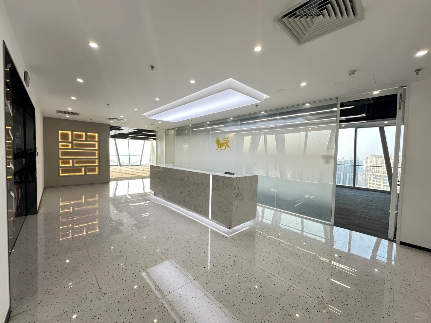 绿地中心2150㎡精装办公室出租啦！🏠✨