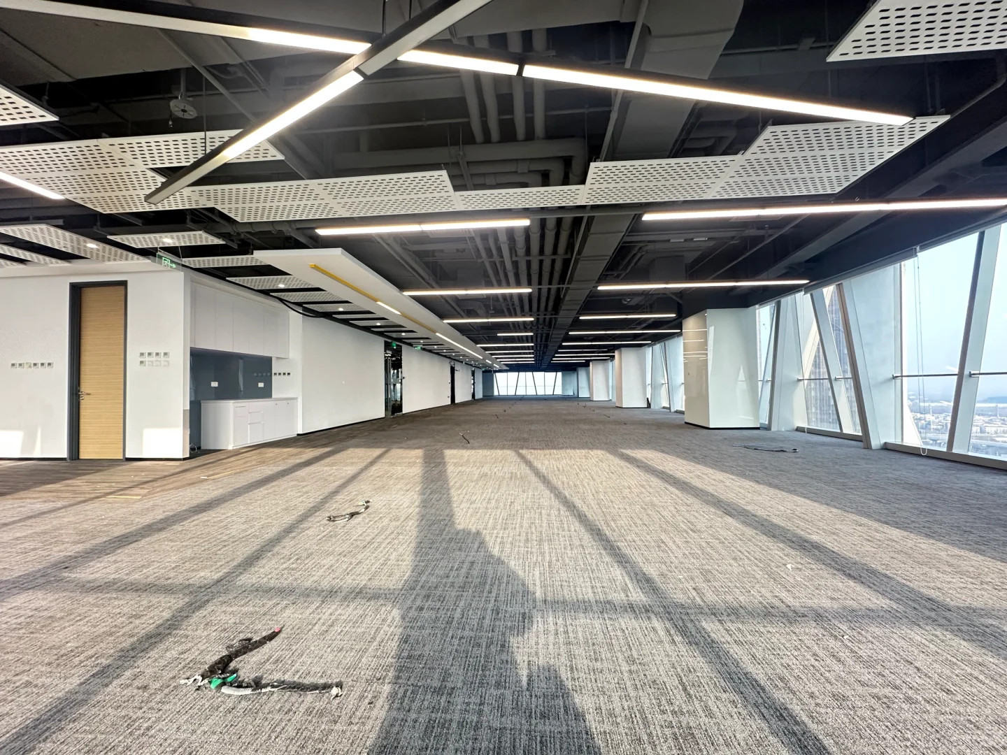 绿地中心2150㎡精装办公室出租啦！🏠✨