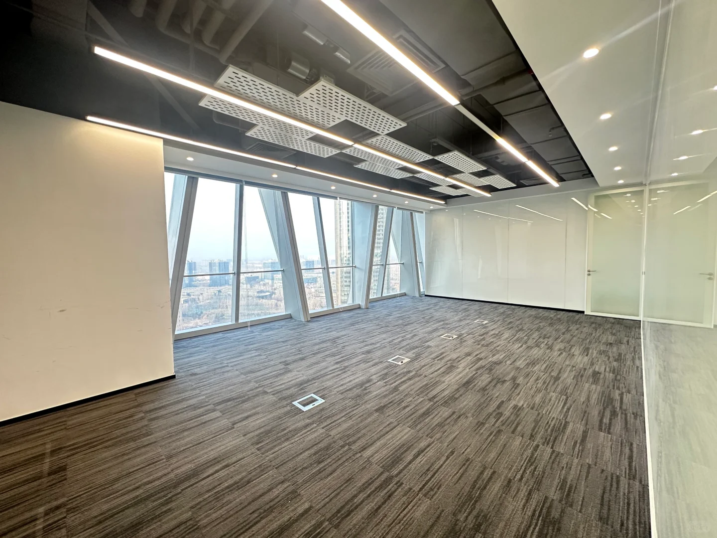 绿地中心2150㎡精装办公室出租啦！🏠✨