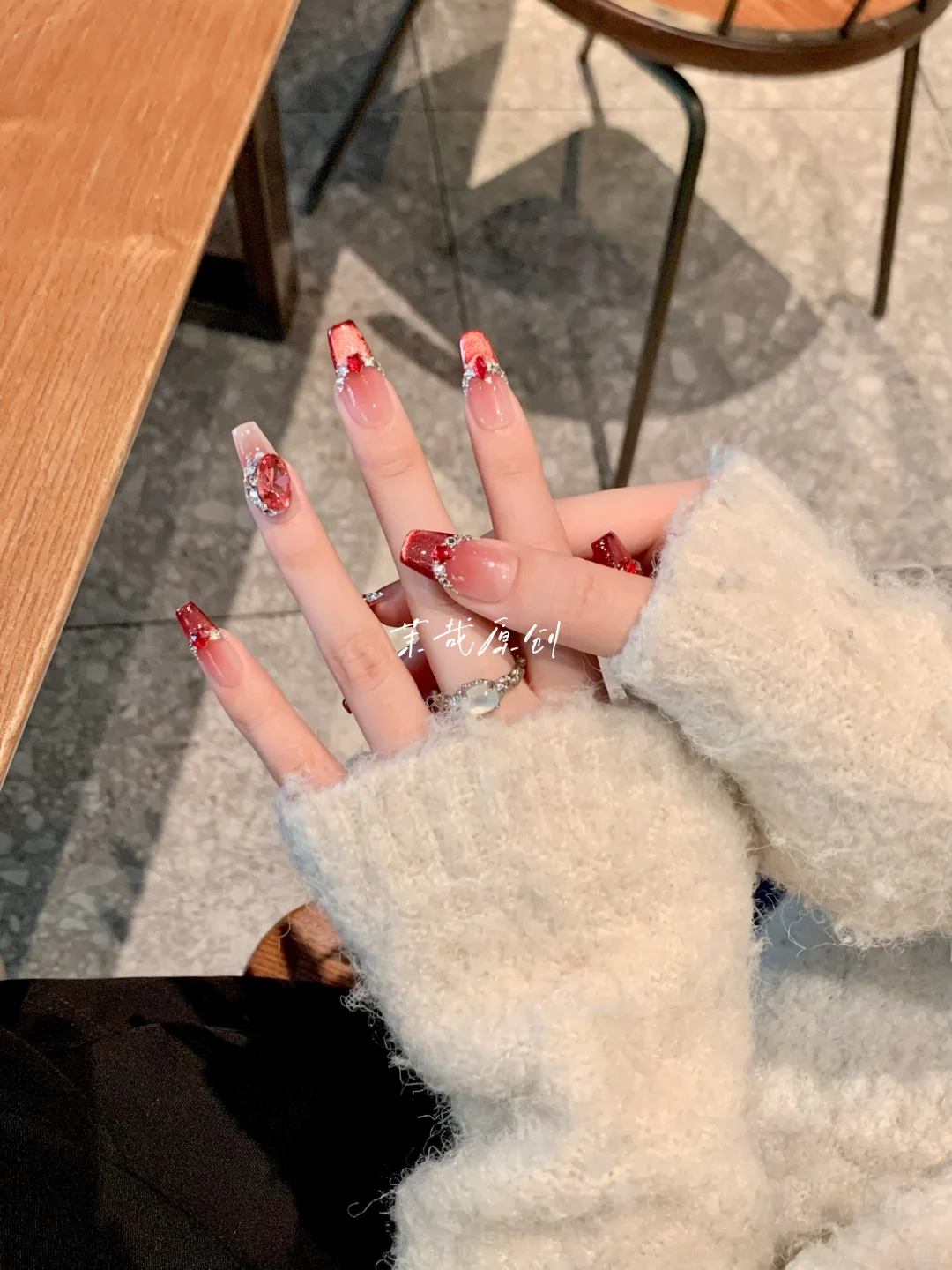 甜美妖艳的大颗蔷薇🌹血色感堆钻太迷人啦💅