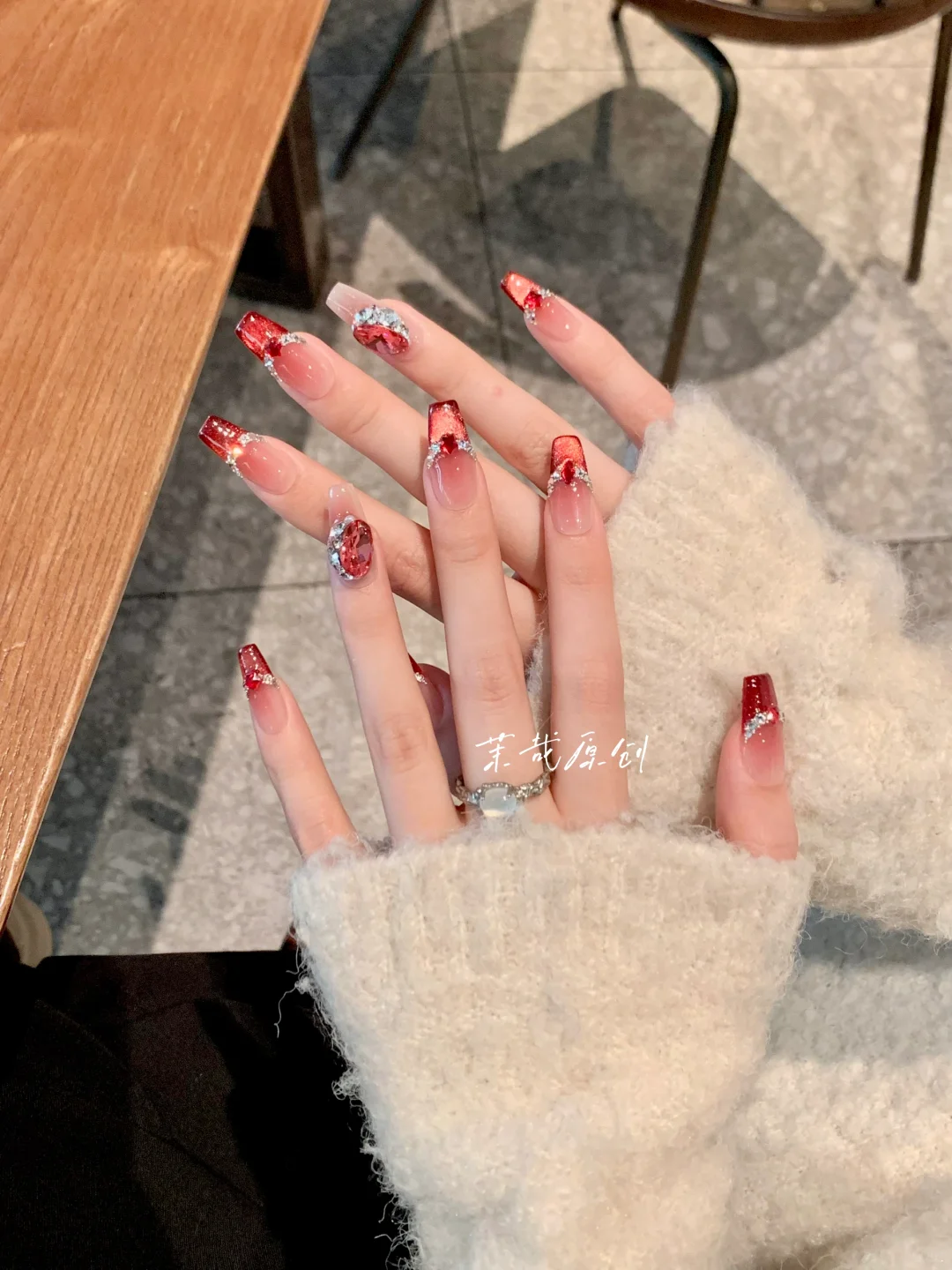 甜美妖艳的大颗蔷薇🌹血色感堆钻太迷人啦💅