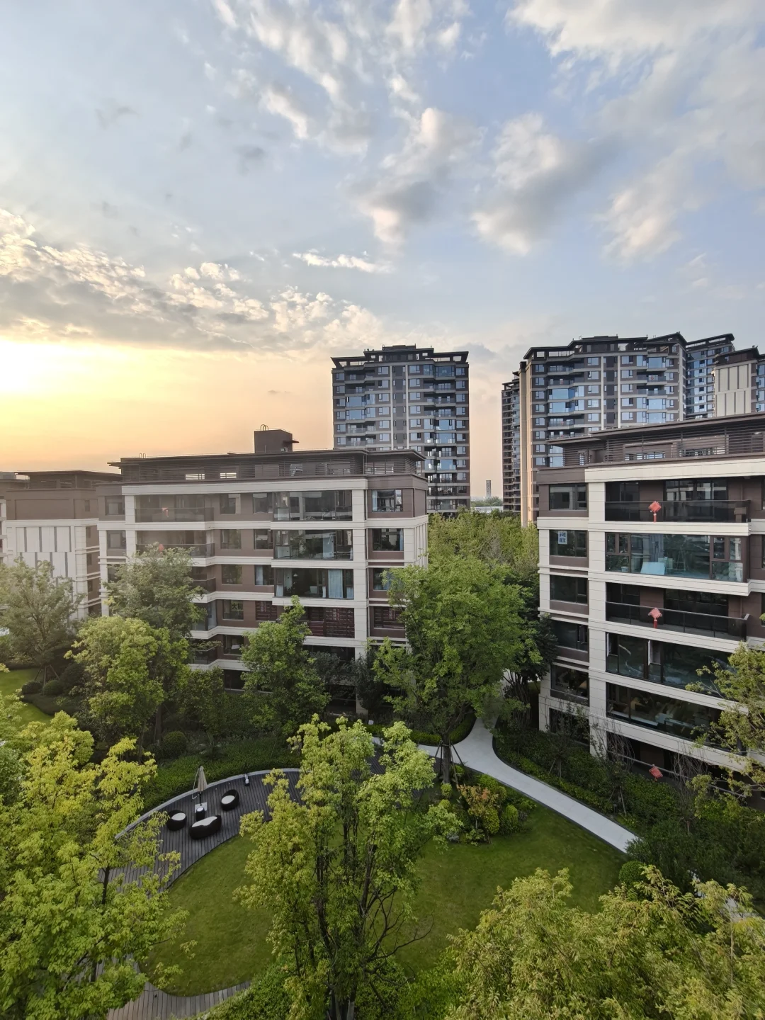 这个小区，一看外观就知道品质不差