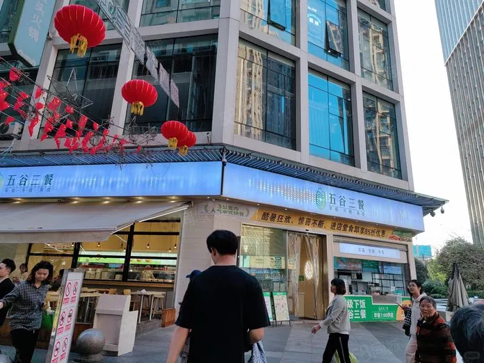 转角商铺他凭啥卖的这么贵？