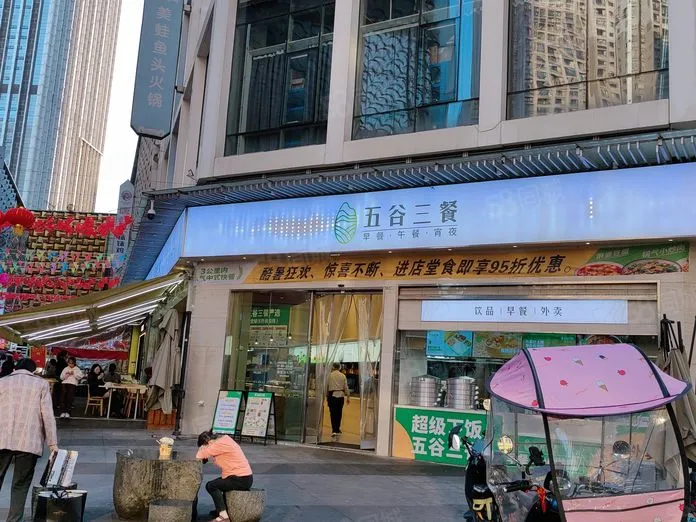 转角商铺他凭啥卖的这么贵？