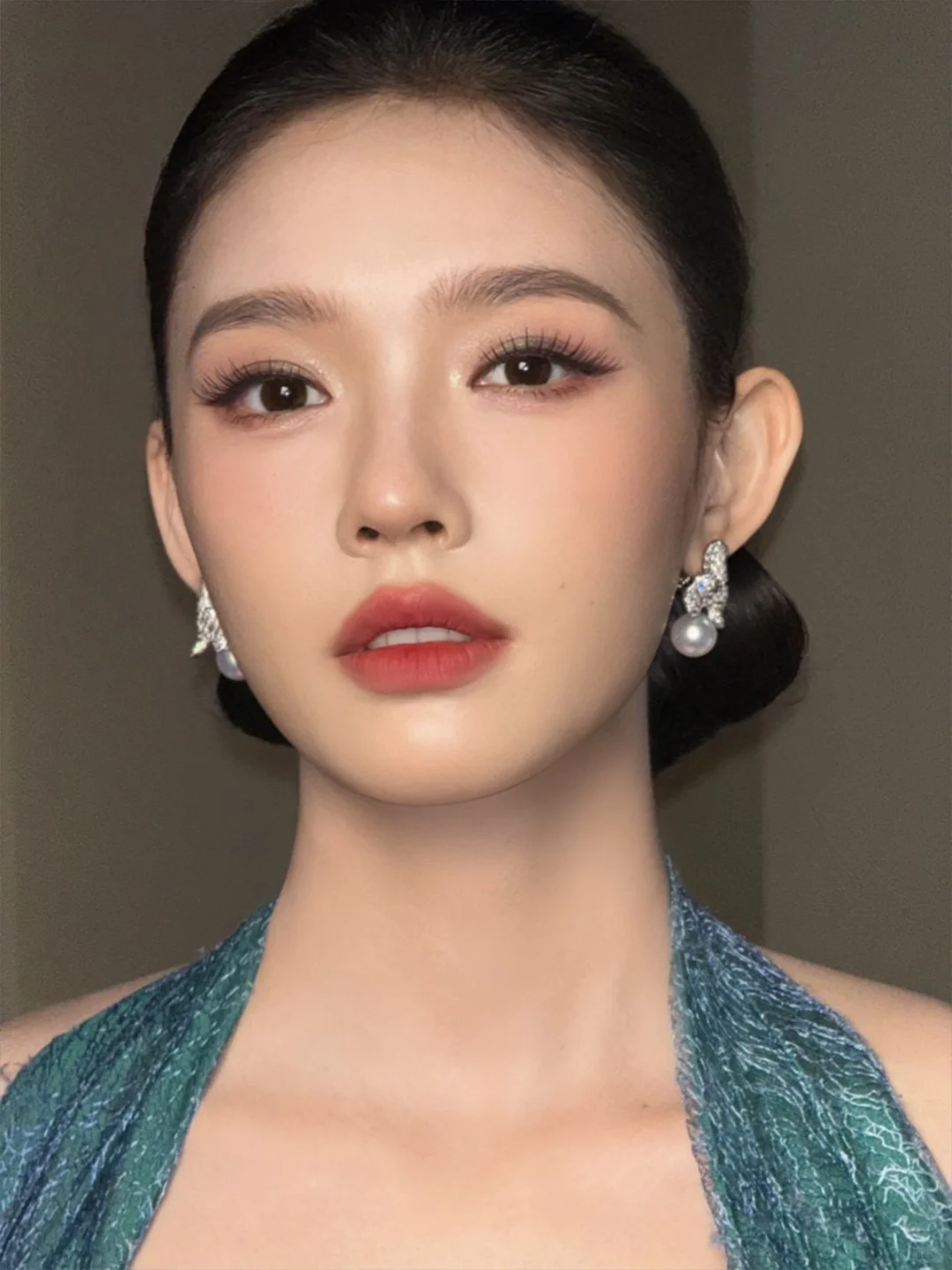 给林允化的红毯“珠翠名伶妆”｜完美的一颗头