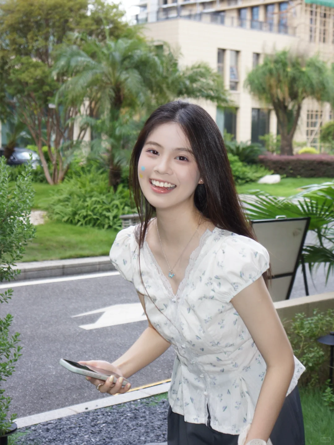 有人说我笑起来像表情包😄