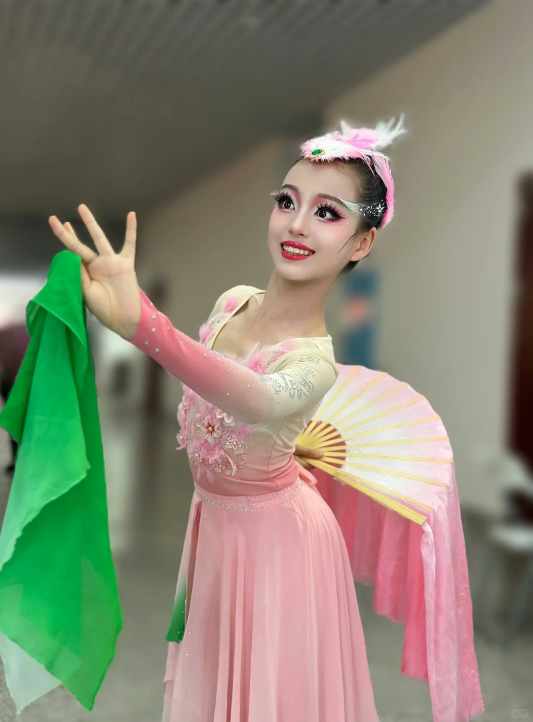《雀跃云游》剧目舞台妆