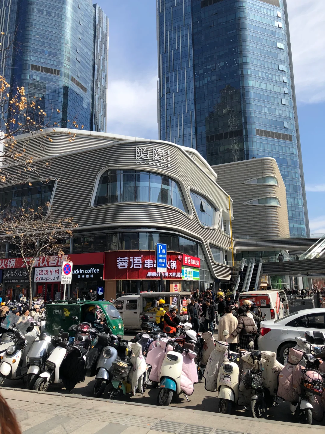 神仙工作，地铁口旁边