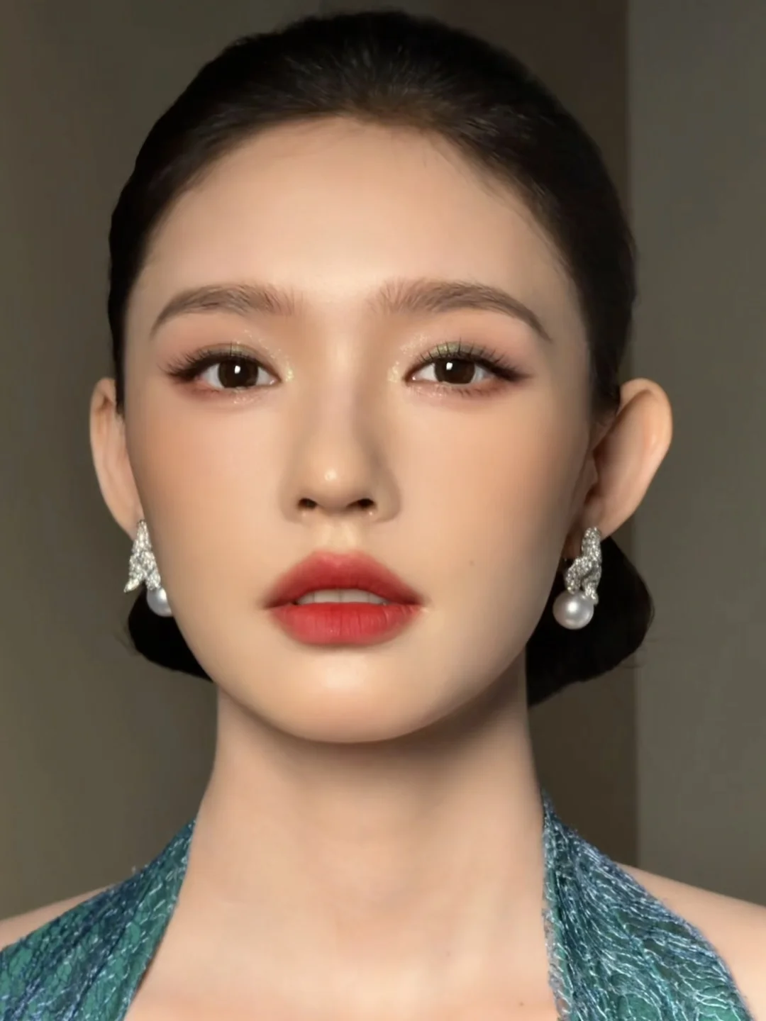 给林允化的红毯“珠翠名伶妆”｜完美的一颗头