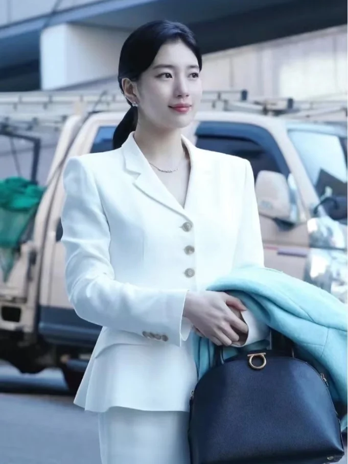 跟着安娜一起进阶小香风穿搭