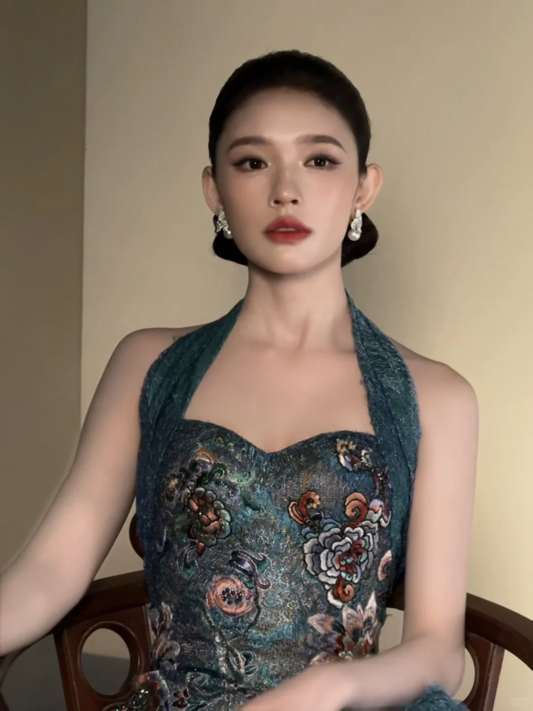 给林允化的红毯“珠翠名伶妆”｜完美的一颗头
