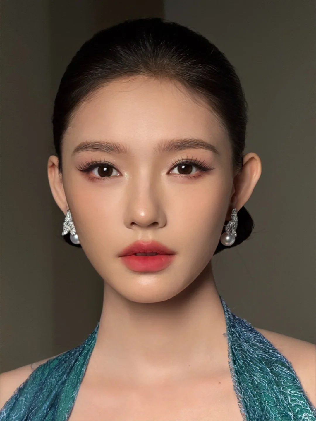 给林允化的红毯“珠翠名伶妆”｜完美的一颗头