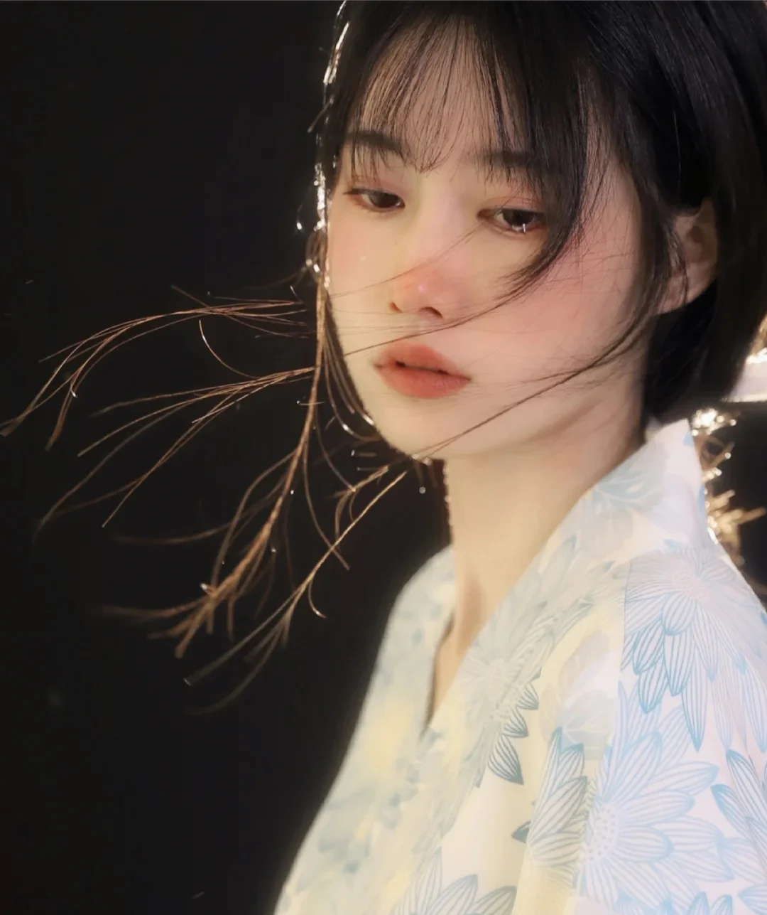 风轻轻，她缓缓走来，柔美入骨～