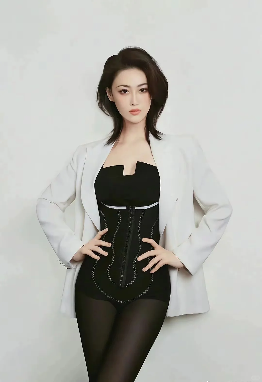 张馨予的黑丝是真的美丽