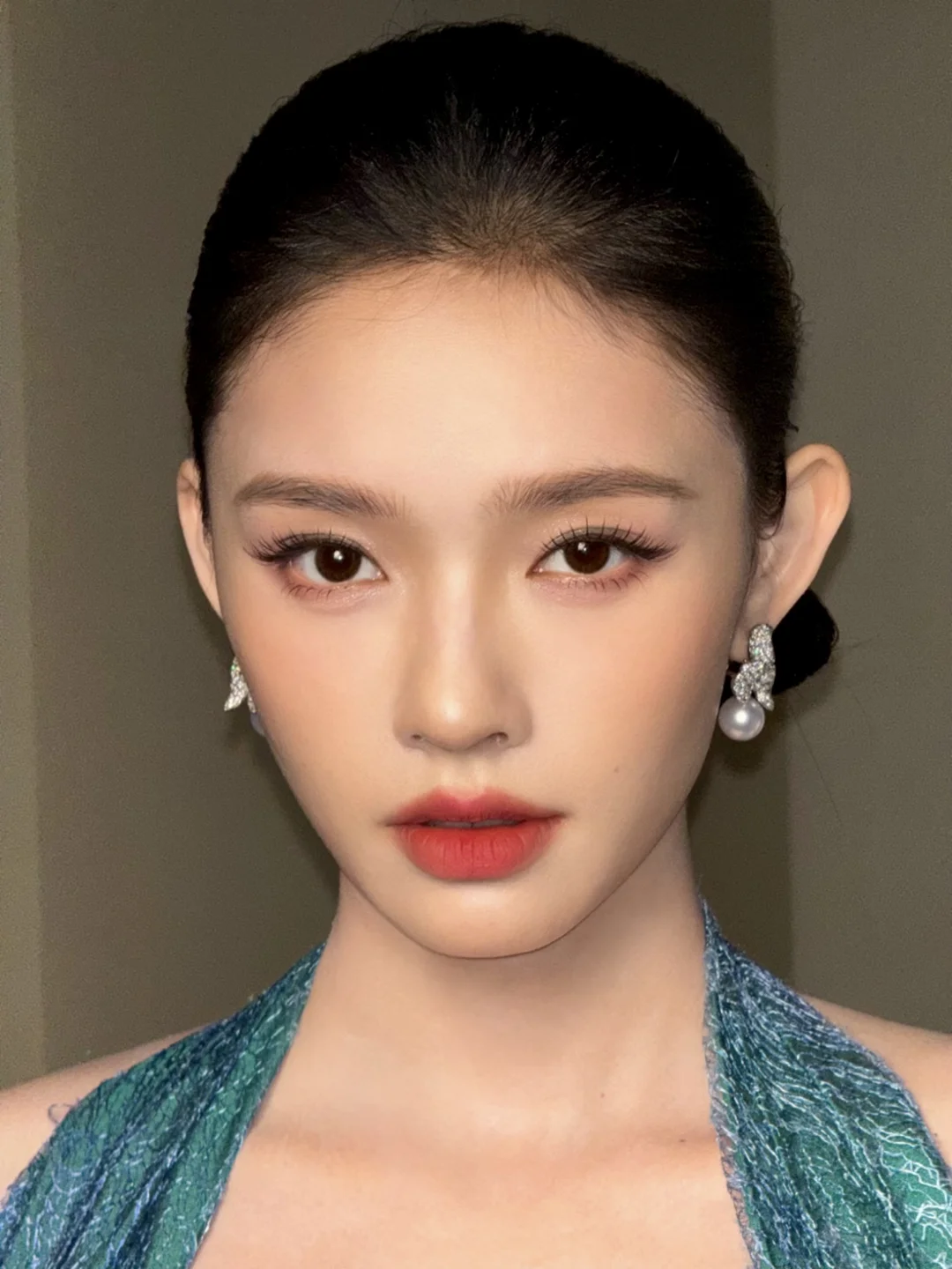 给林允化的红毯“珠翠名伶妆”｜完美的一颗头