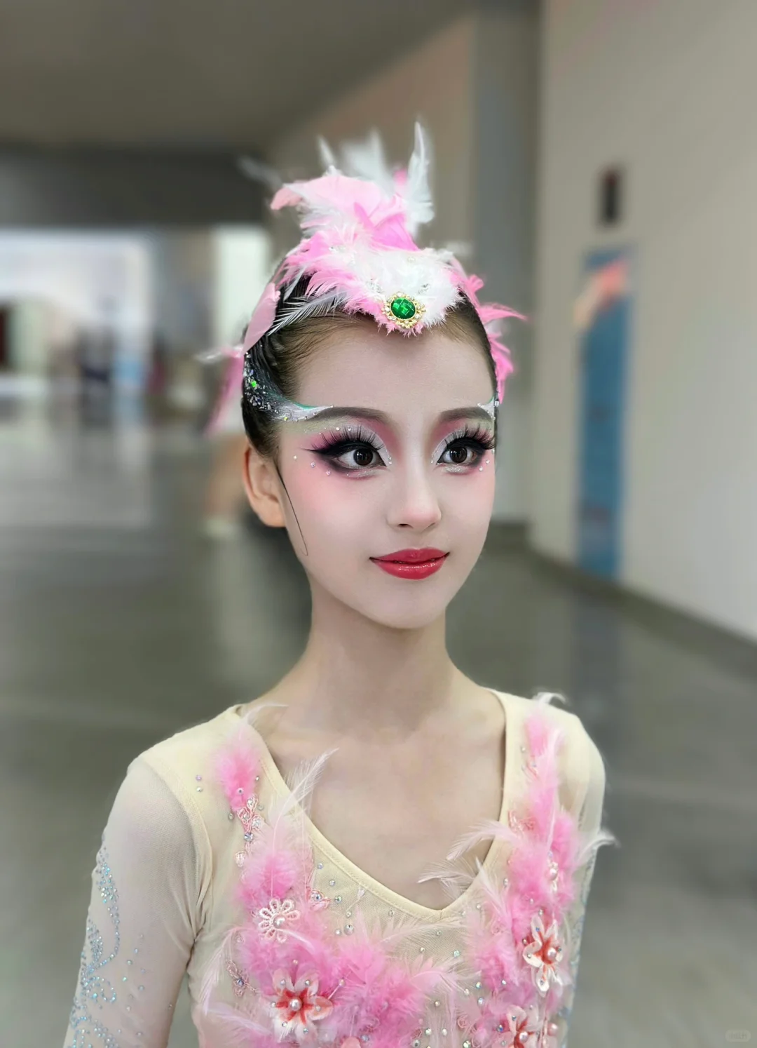 《雀跃云游》剧目舞台妆