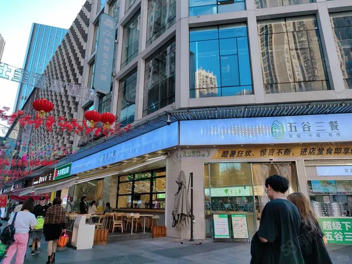 转角商铺他凭啥卖的这么贵？
