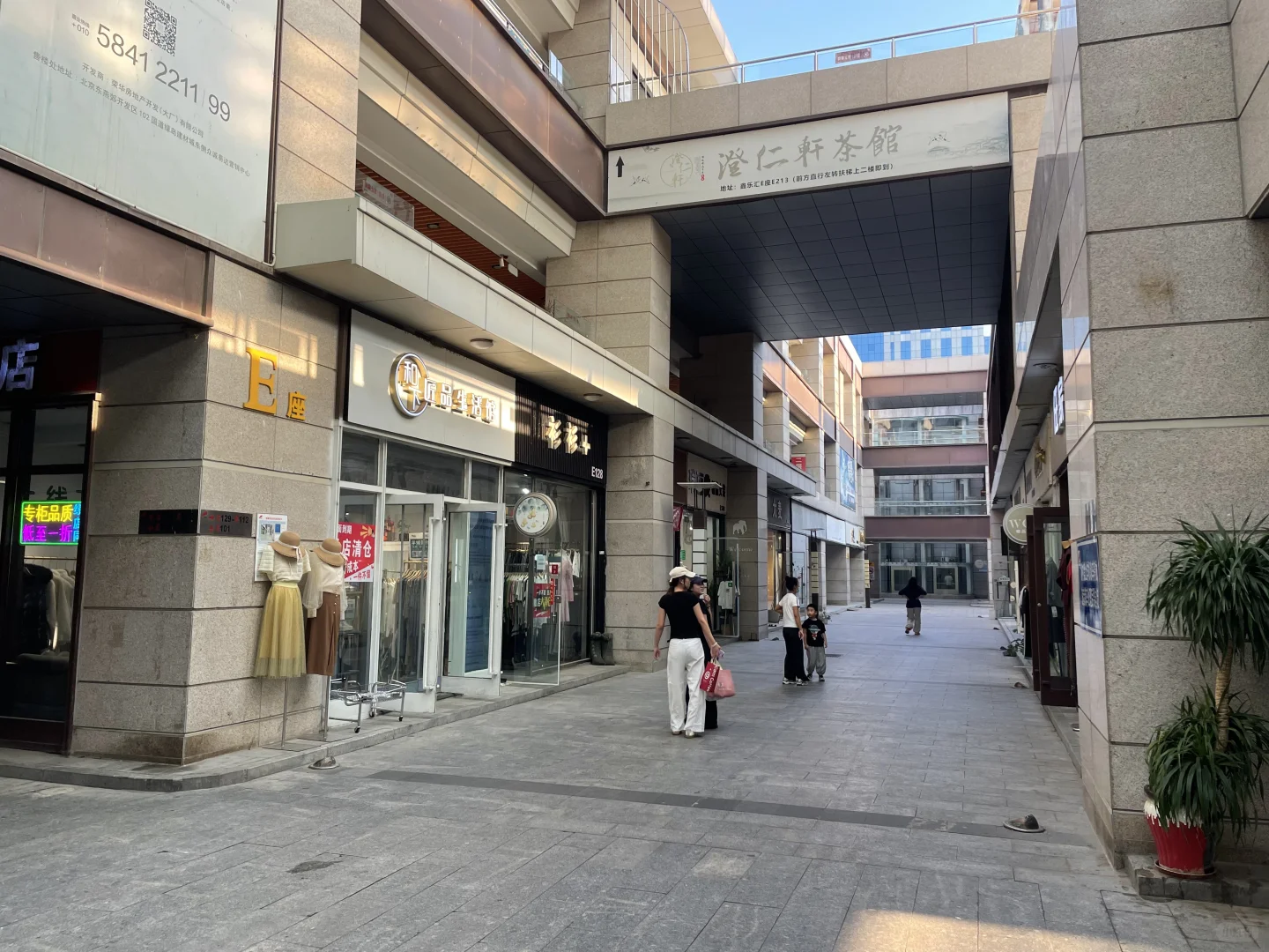 房东直租，燕郊鑫乐汇购物广场E区一层商铺