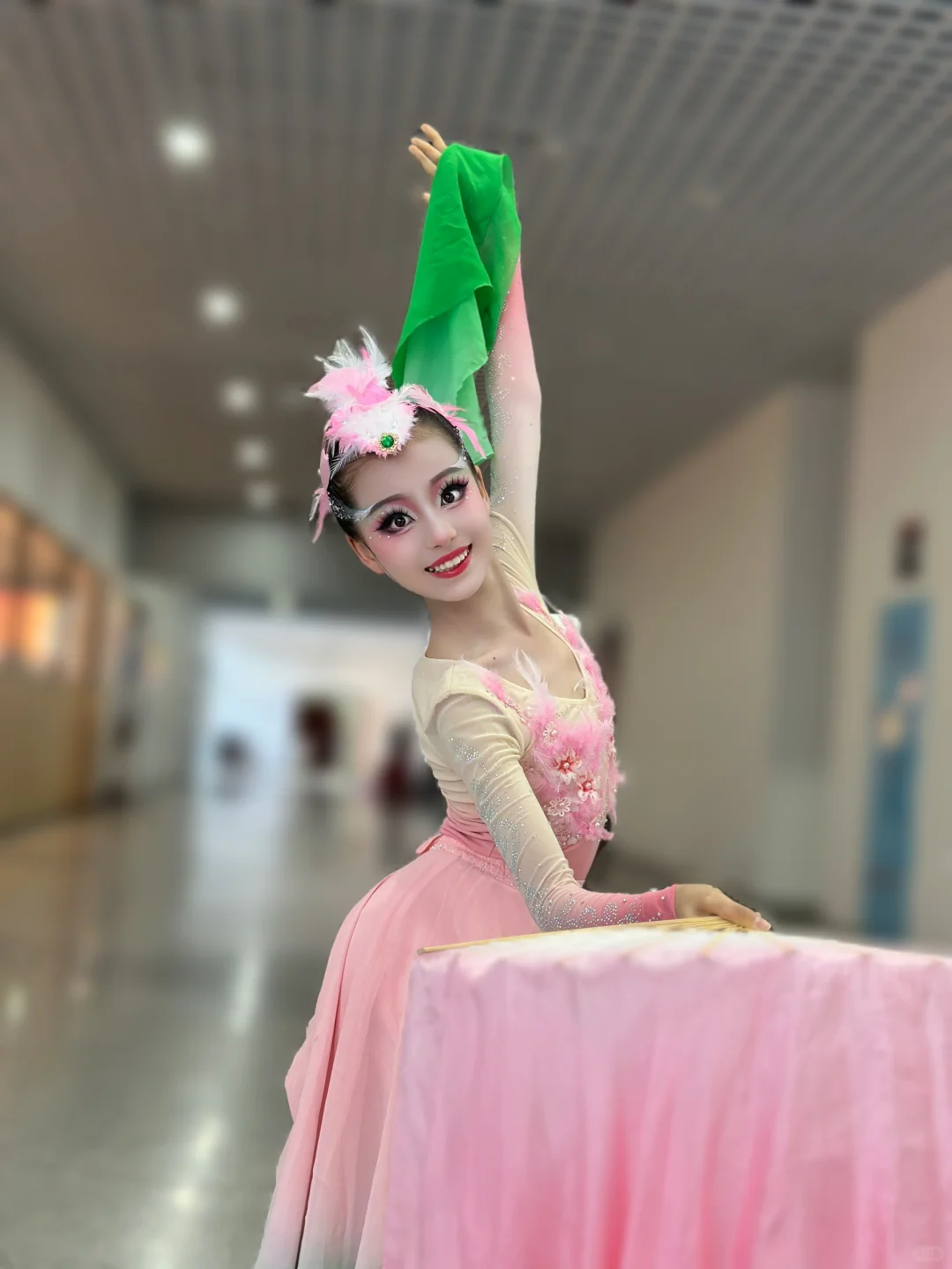 《雀跃云游》剧目舞台妆
