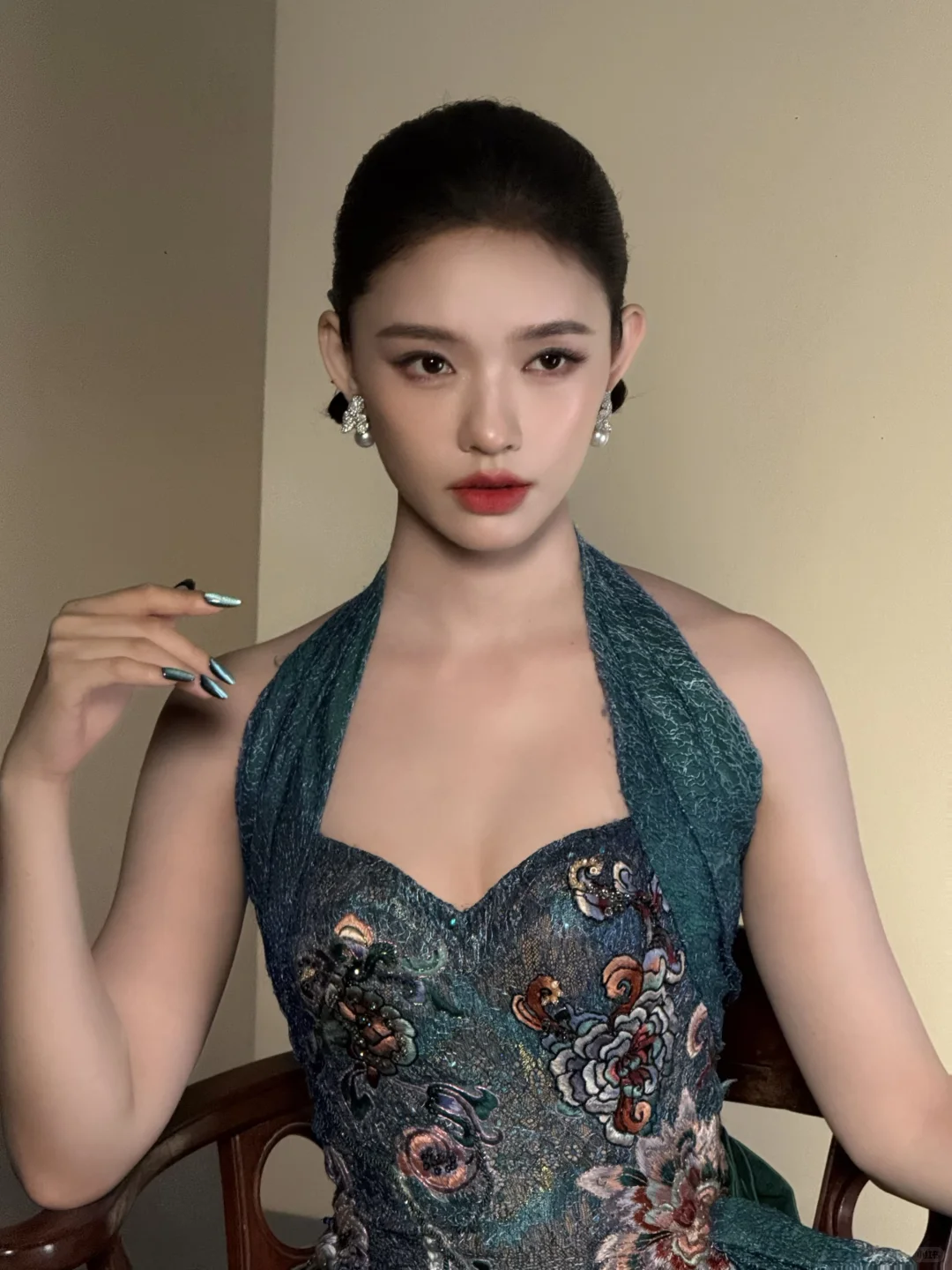 给林允化的红毯“珠翠名伶妆”｜完美的一颗头