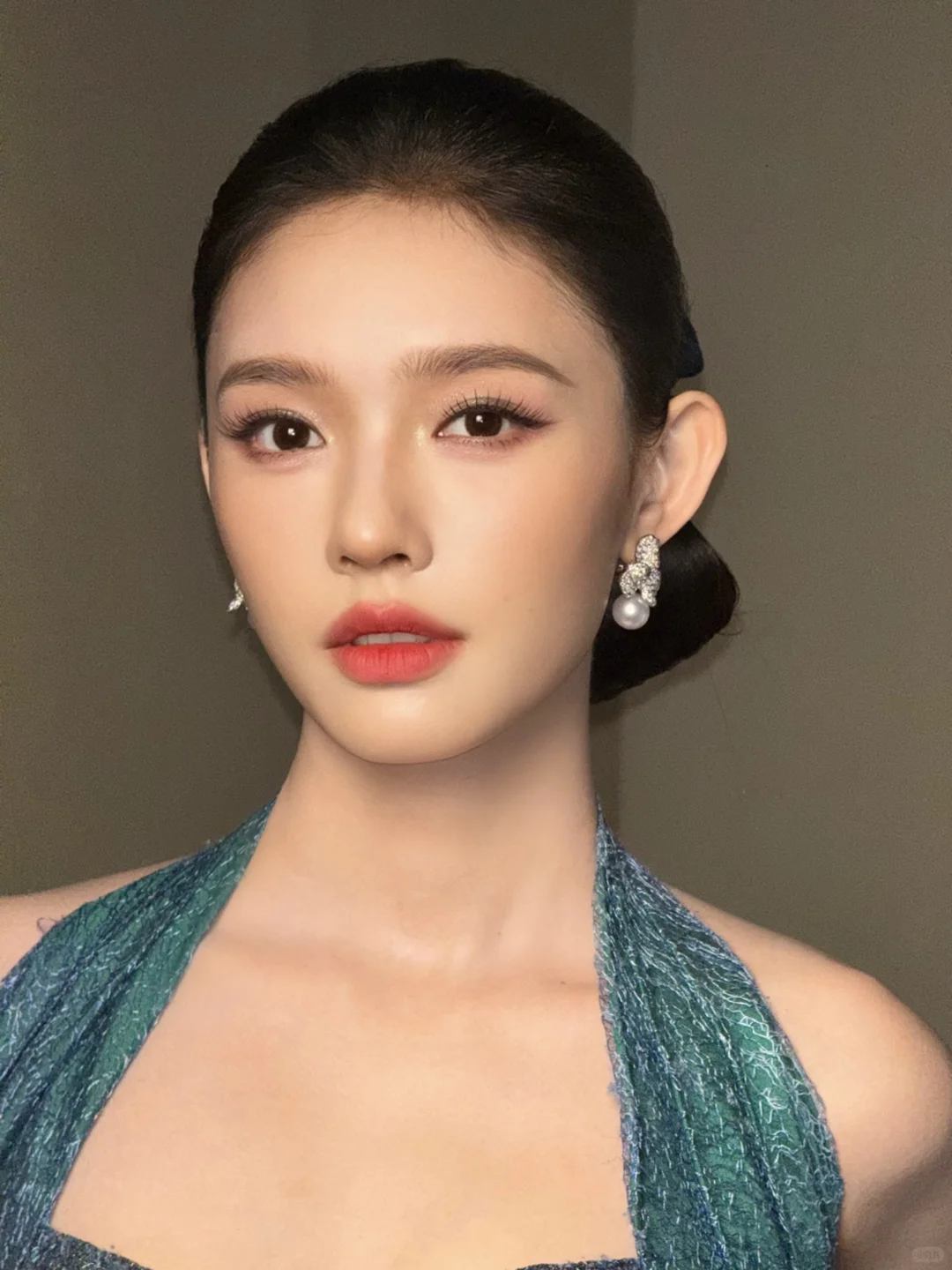 给林允化的红毯“珠翠名伶妆”｜完美的一颗头