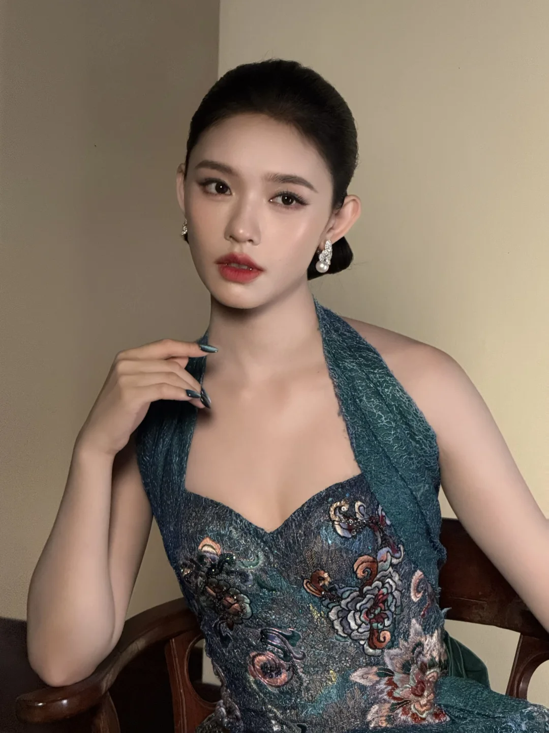 给林允化的红毯“珠翠名伶妆”｜完美的一颗头