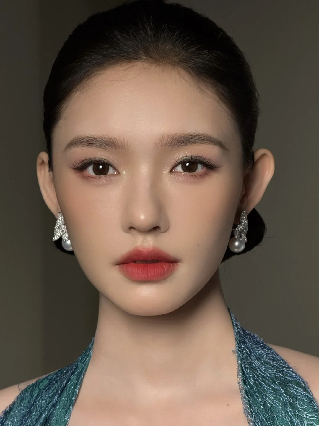 给林允化的红毯“珠翠名伶妆”｜完美的一颗头