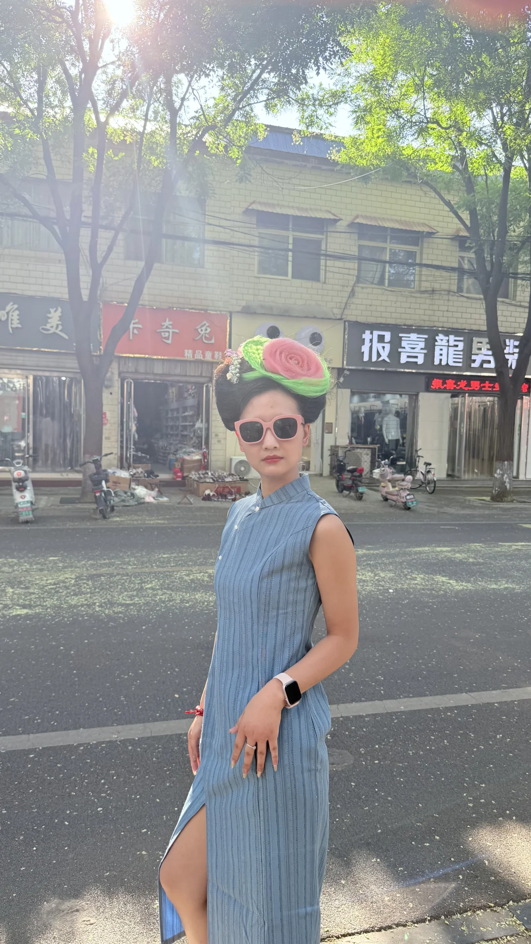 天津朱姐盘发配旗袍意外很香哦