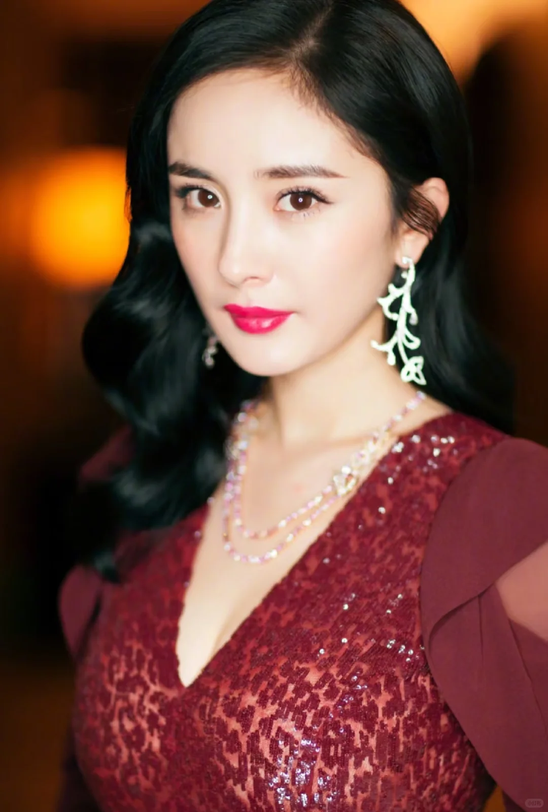 杨幂:性感女神范，你喜欢吗？