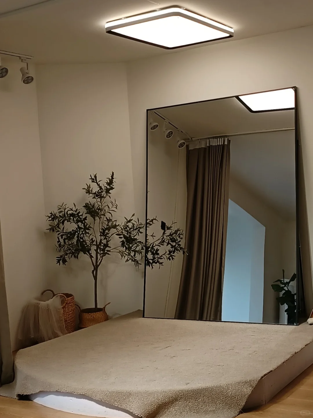 邯郸婚纱店的天花板吧