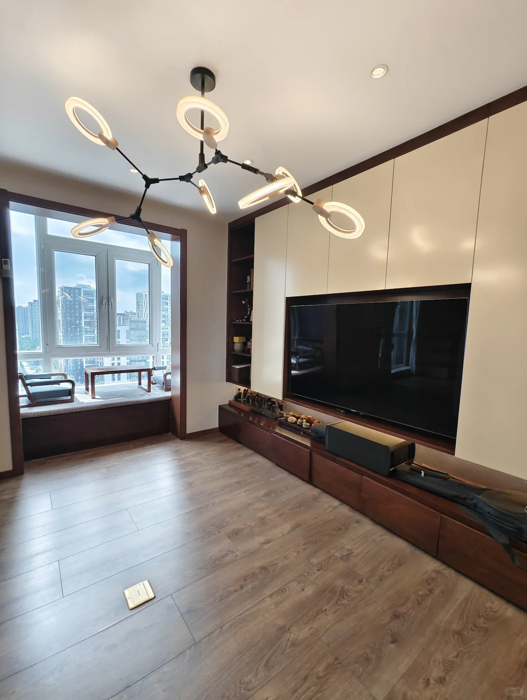 还是喜欢后现代城带露台的🏠