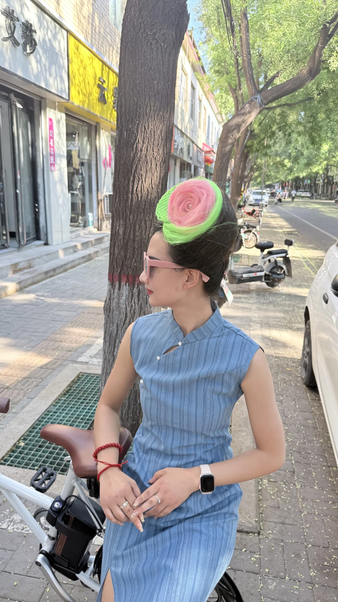 天津朱姐盘发配旗袍意外很香哦