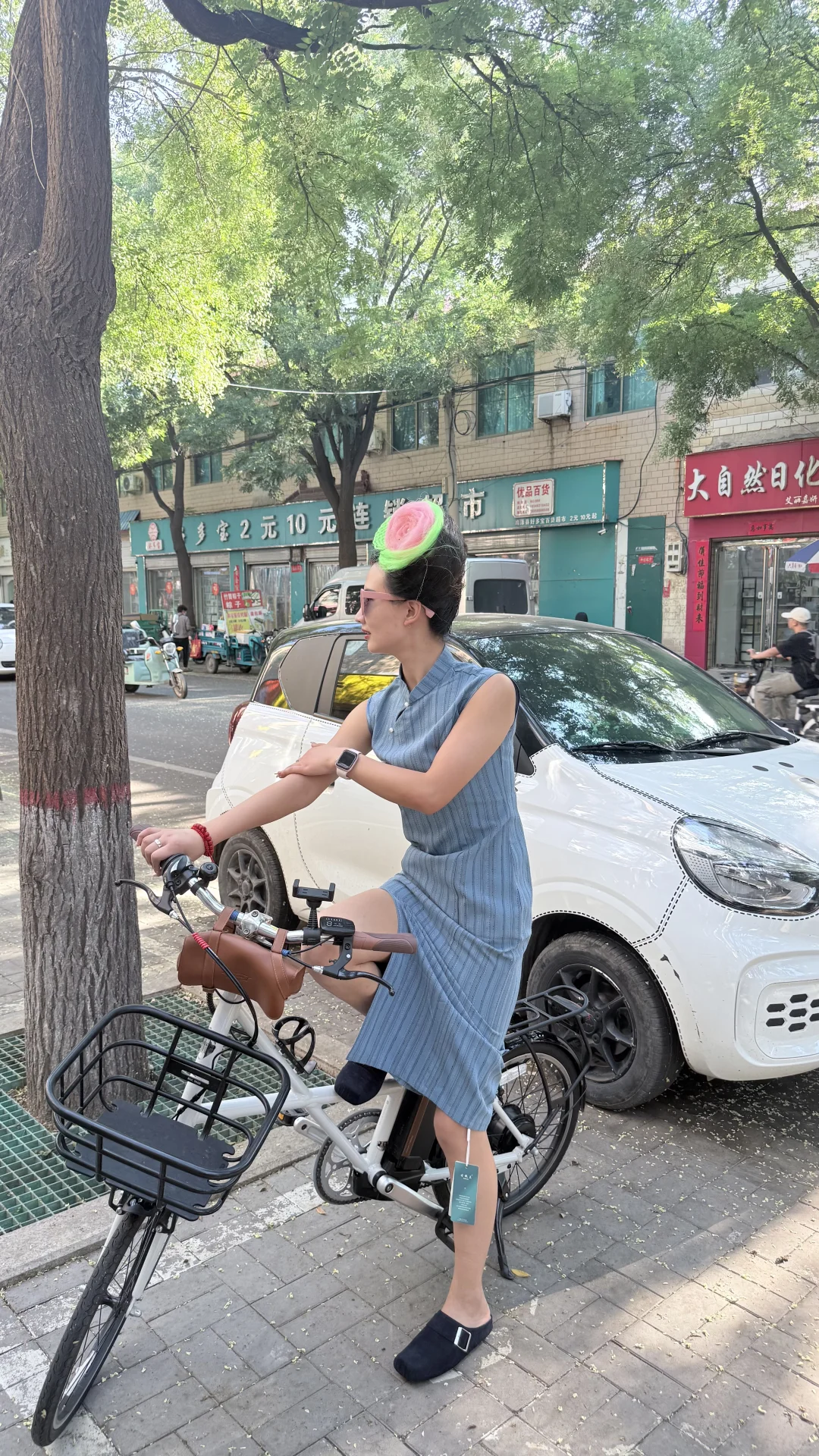 天津朱姐盘发配旗袍意外很香哦