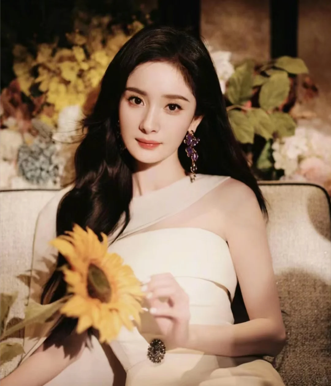 杨幂:性感女神范，你喜欢吗？