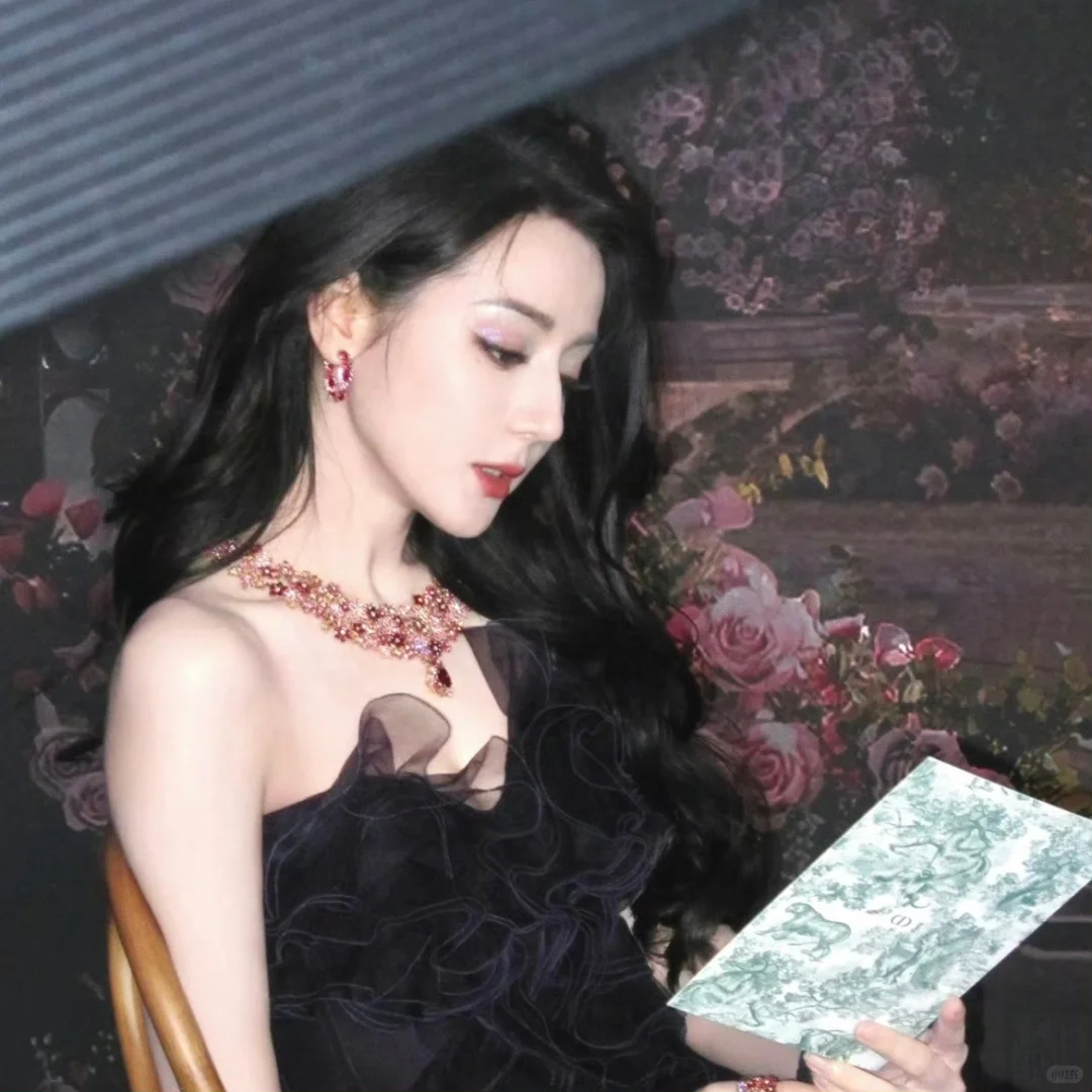 头像 天花板｜迪丽热巴超绝氛围感