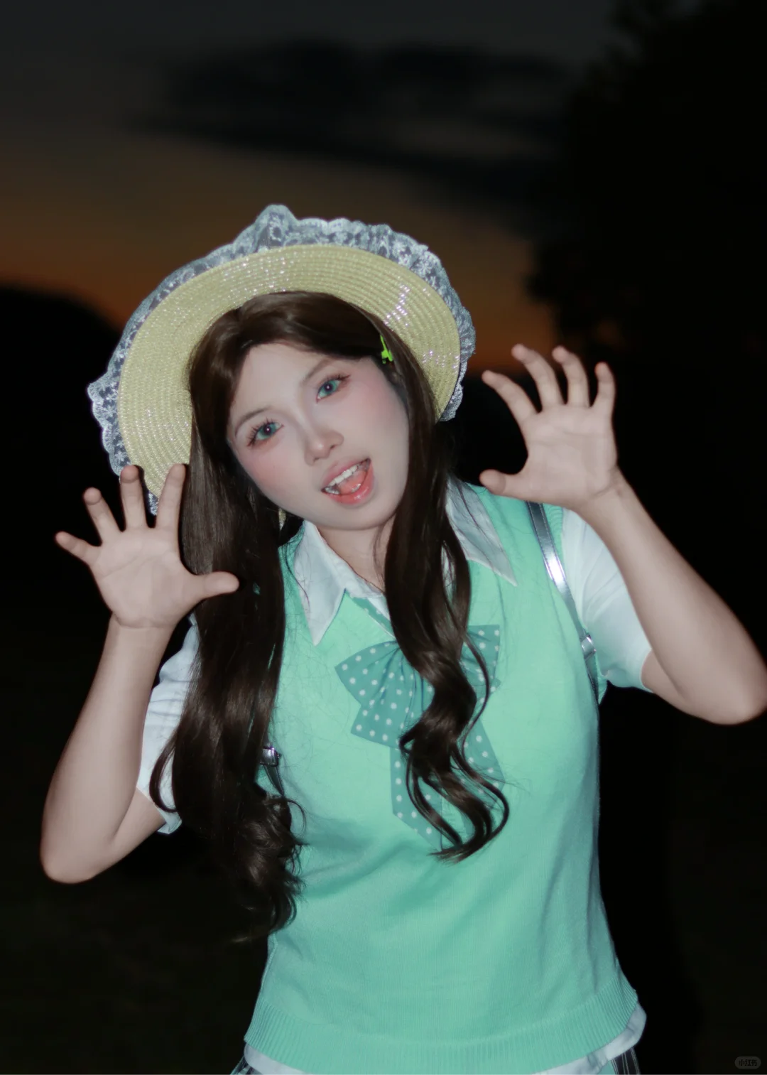 草地阳光还有美女