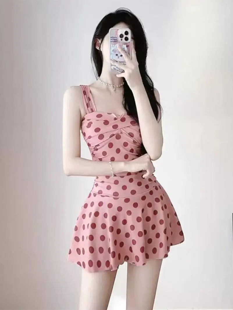 粉色波点连体泳衣也太纯欲了吧！🏖️💕