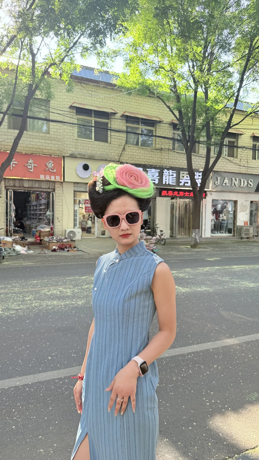 天津朱姐盘发配旗袍意外很香哦