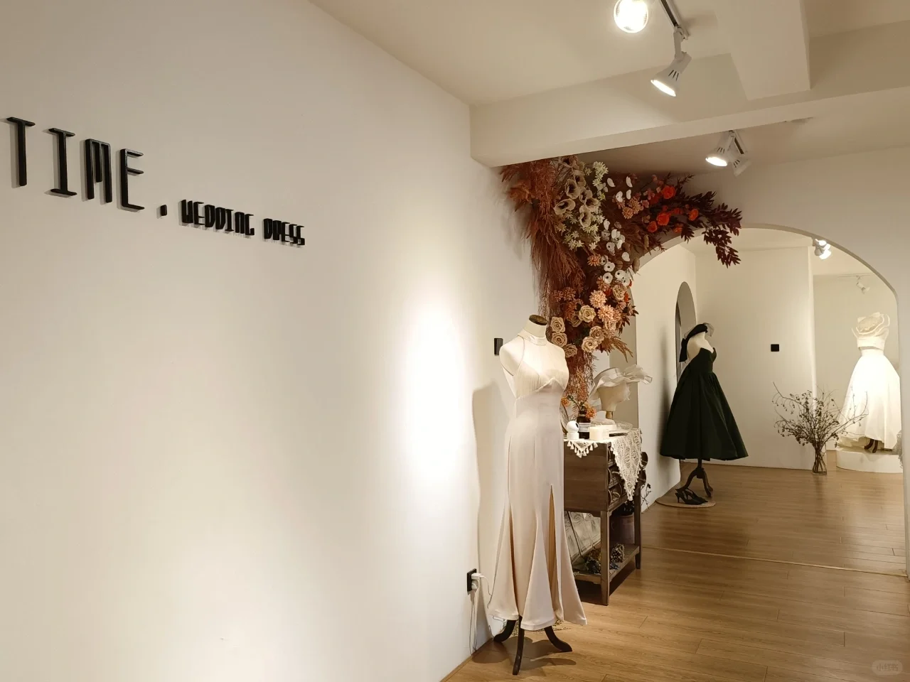 邯郸婚纱店的天花板吧