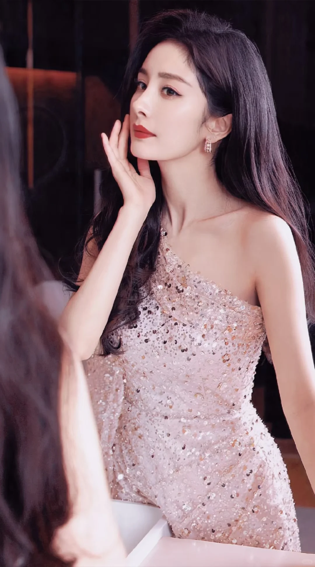 杨幂:性感女神范，你喜欢吗？
