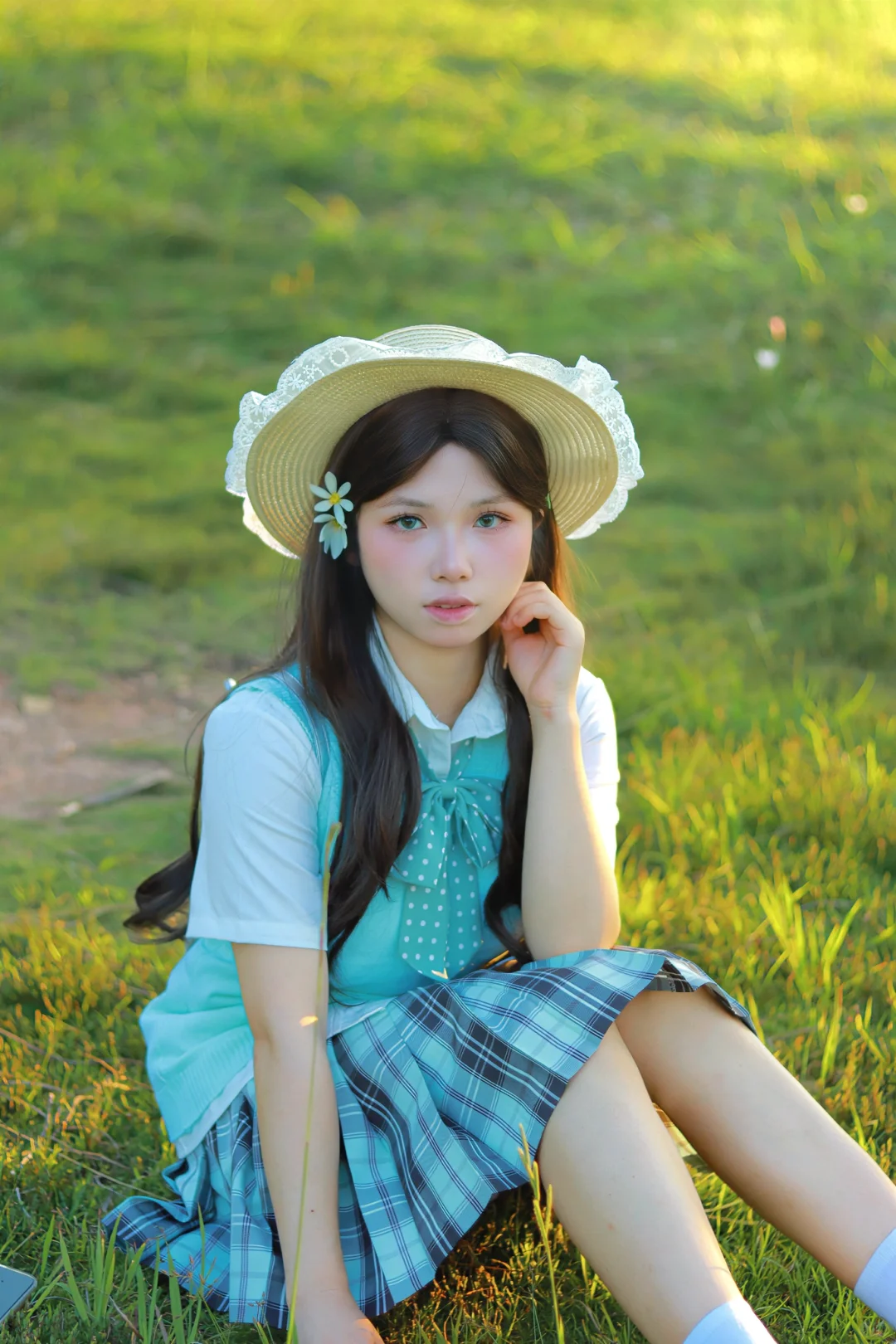 草地阳光还有美女