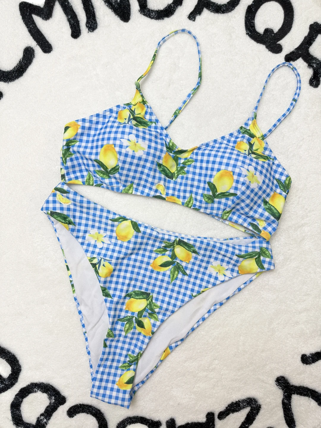 一杯奶茶💰的比基尼👙～