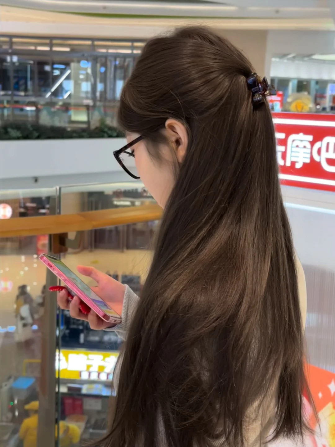 从冬天染到现在！深发色才是掌管美女感的神