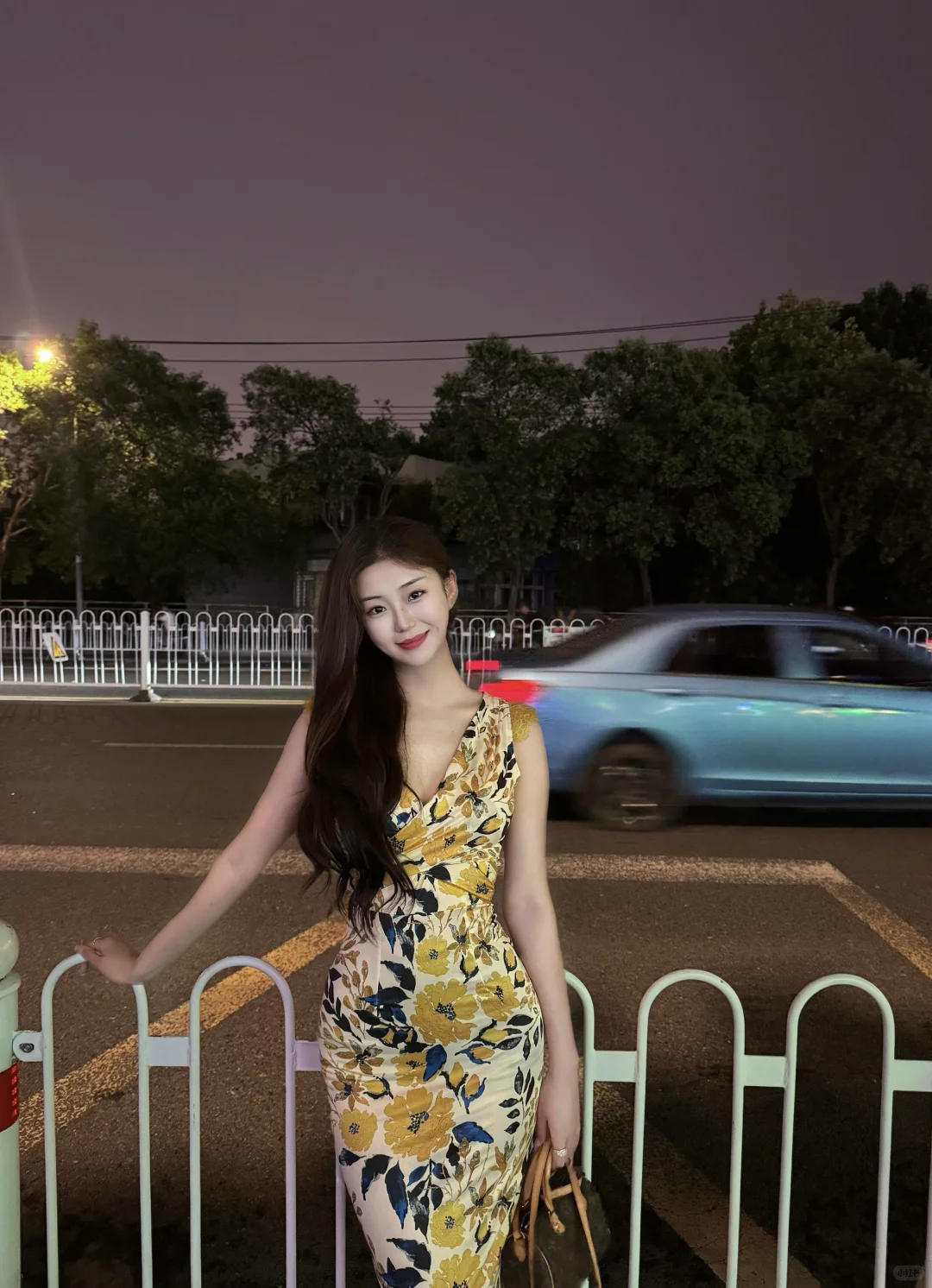 压得住艳色的才是真绝色