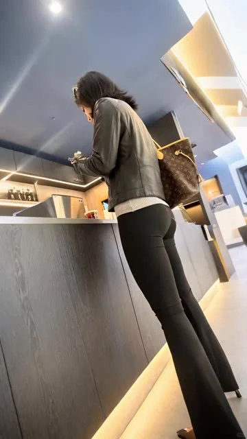 紧身裤美女穿搭
