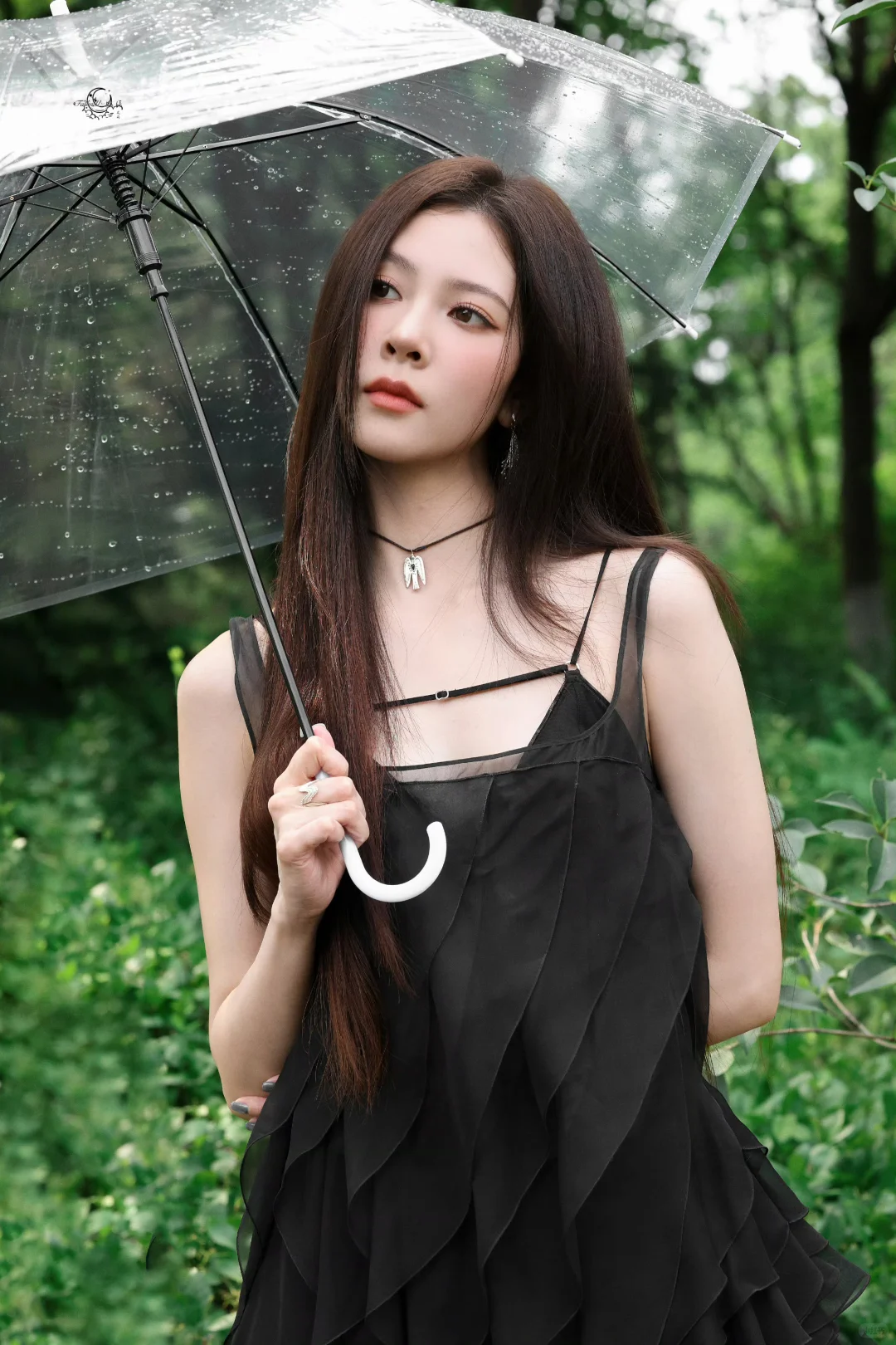 宋妍霏 吊带黑裙 人间尤物