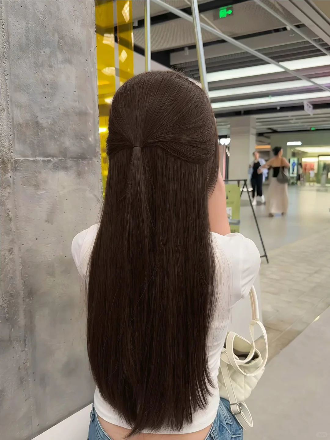 没人觉得淡颜染深发色更有美女感吗…