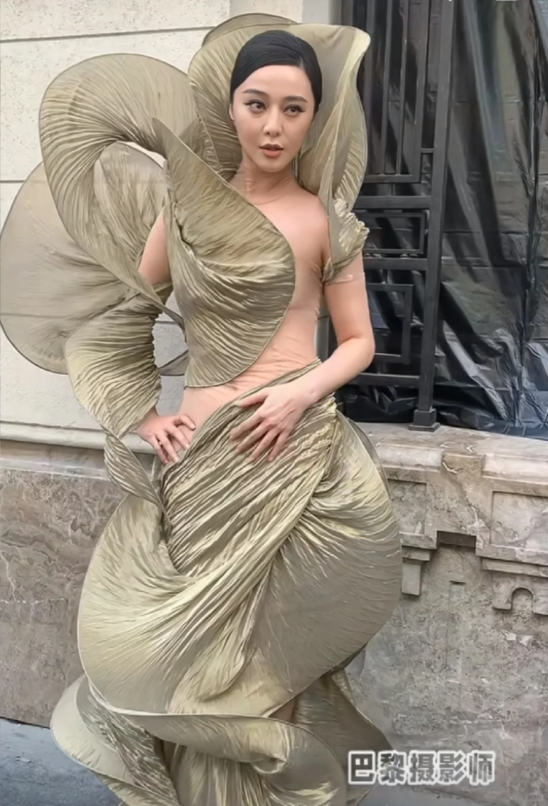 范冰冰就是美，外媒抢着拍！不过，这一套服