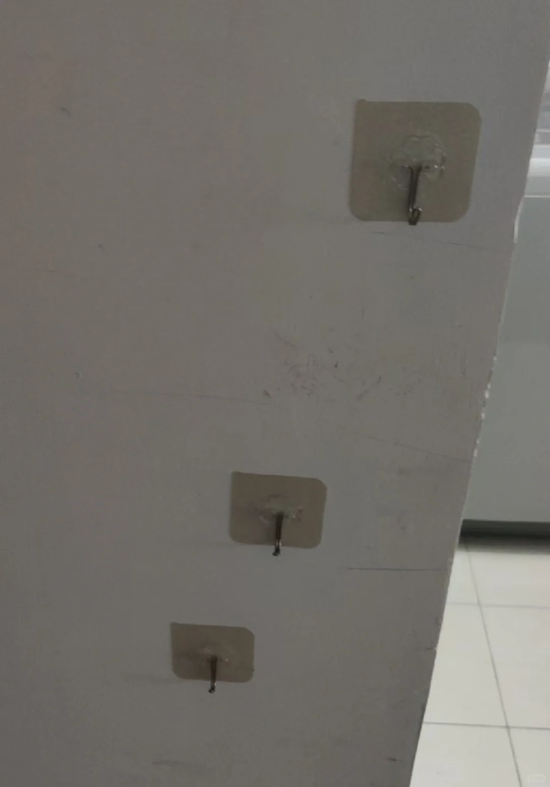 出租房被租客弄的没有一面墙